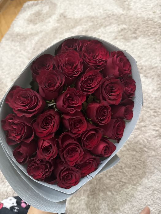 Розы красные avenue flowers