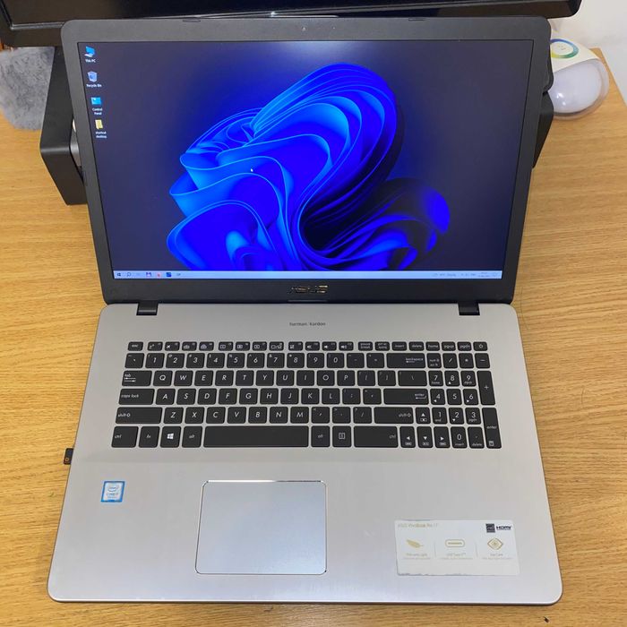 ASUS VivoBook Pro 17,Core i7,16GB DDR4,256SSD+1TB,17.3 FHD,Windows 10