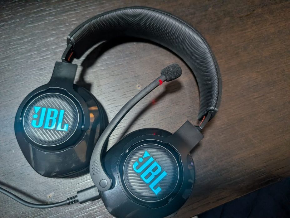 Căști noi Gaming JBL Quantum 400 – Sunet 7.1, Microfon Flip-up