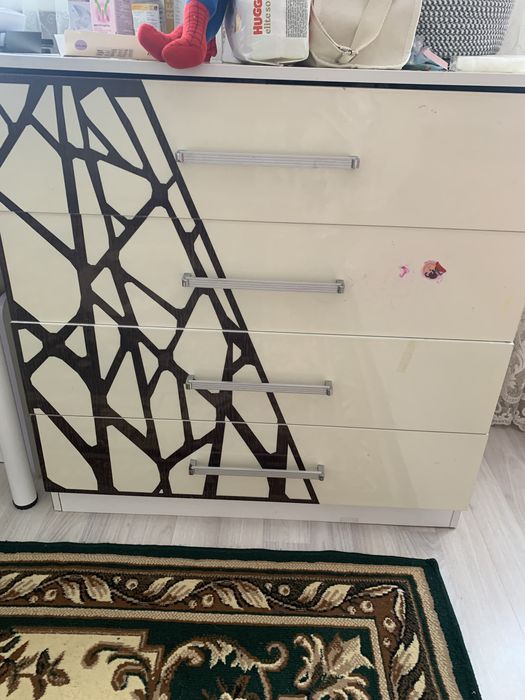 Шифонер , комод, айнасымен и 2 шкафчика