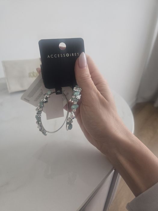 Чисто нови обеци с камъни