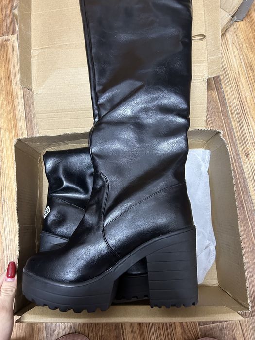 Сапоги с каблуками