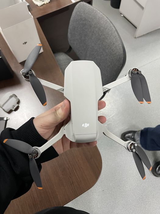 Квадракоптер DJI mini 2 se