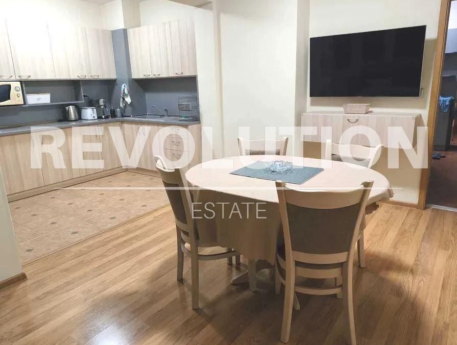 Тристаен апартамент в района на Конфуто!