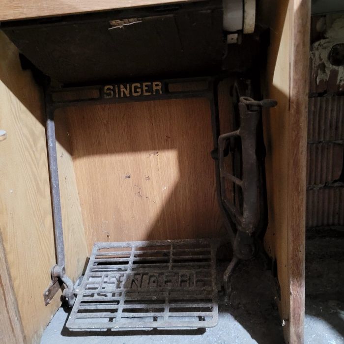Mașini de cusut vechi Singer și Union