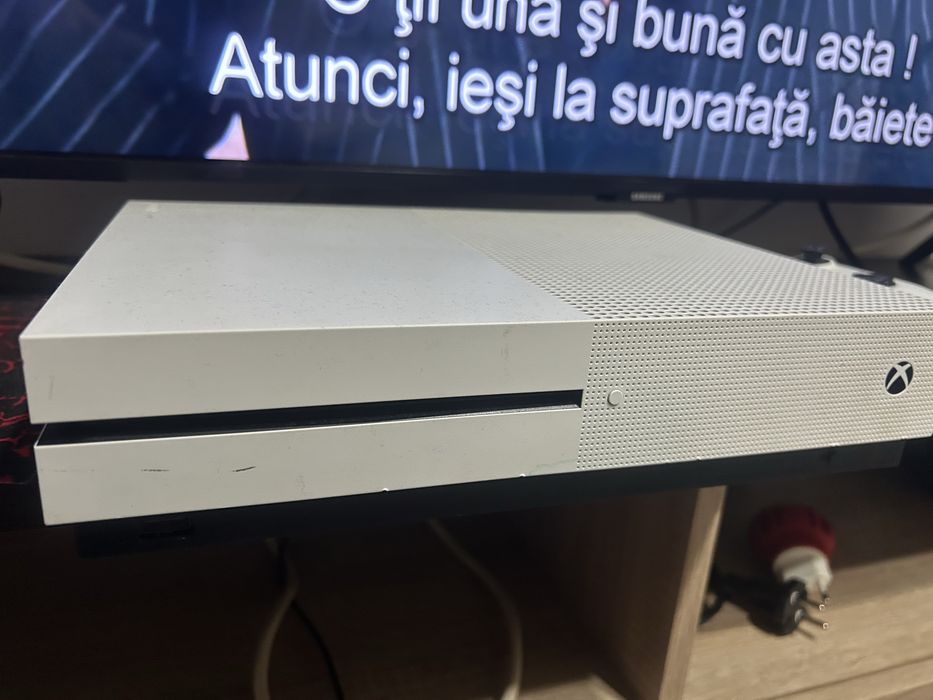 Vand xbox one 512GB in stare perfecta de functionare, cat si vizuala . Controller bonus , schimb sau vand !