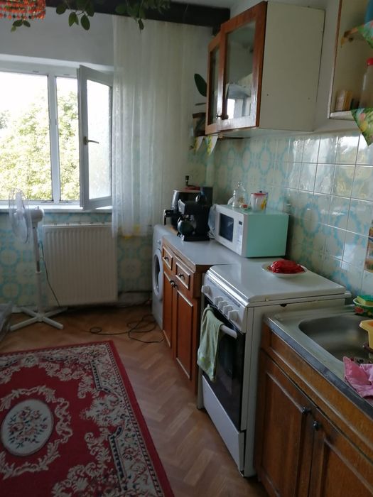 Închiriez apartamet o camera ,bucatarie ,baie ,hol 50 mp Piata Doina