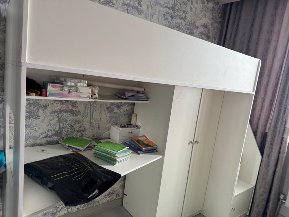 Белая кровать-чердак