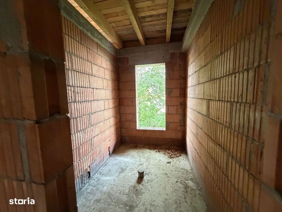 Casă de vânzare 260 mp utili + 1052 mp teren in centrul orasului Covas