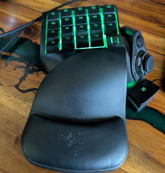 Razer tartarus V2 tastatura/joystick/gamepad