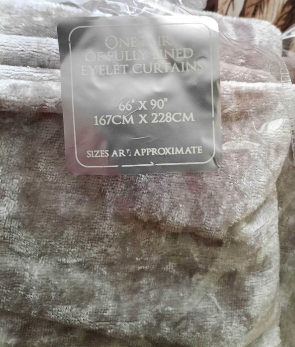 Продавам нови завеси, цвят шампанско