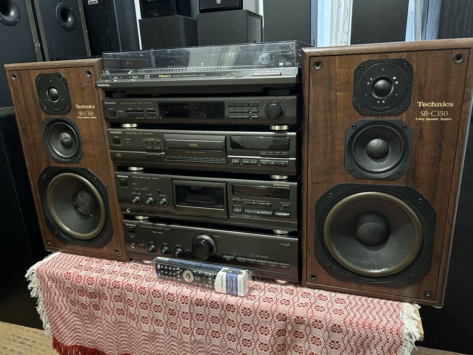 Sistem / linie audio TECHNICS cu boxe si pickup in satre perfecta de functionare