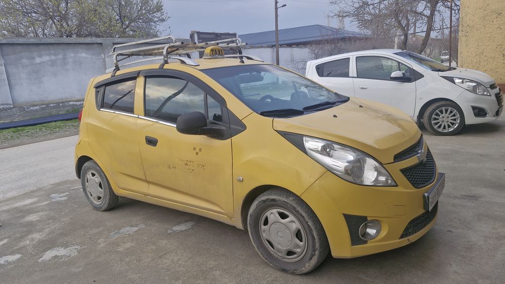 Спарк 2012 срочни сотилади