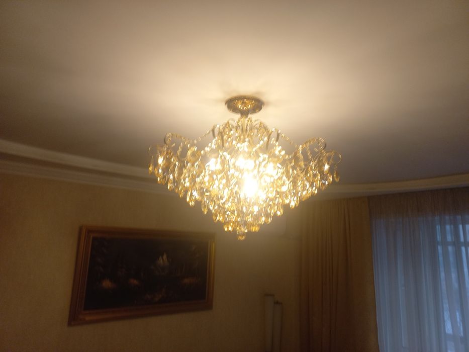 Люстра в хорошем состоянии