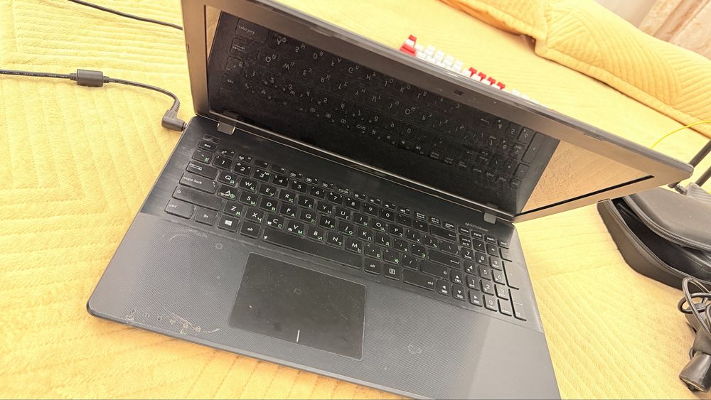 Ноутбук ASUS X550C