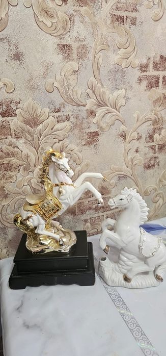 Статуэтка фарфоровая лошадь