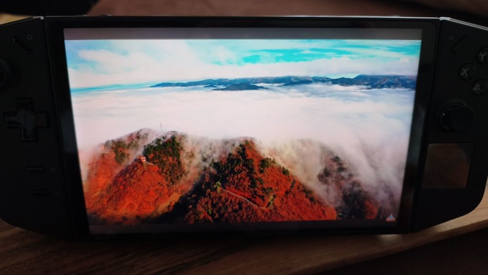 Lenovo Legion Go Z1 Extreme / 16GB / 512GB + аксесоари (Приемам интересни бартери)