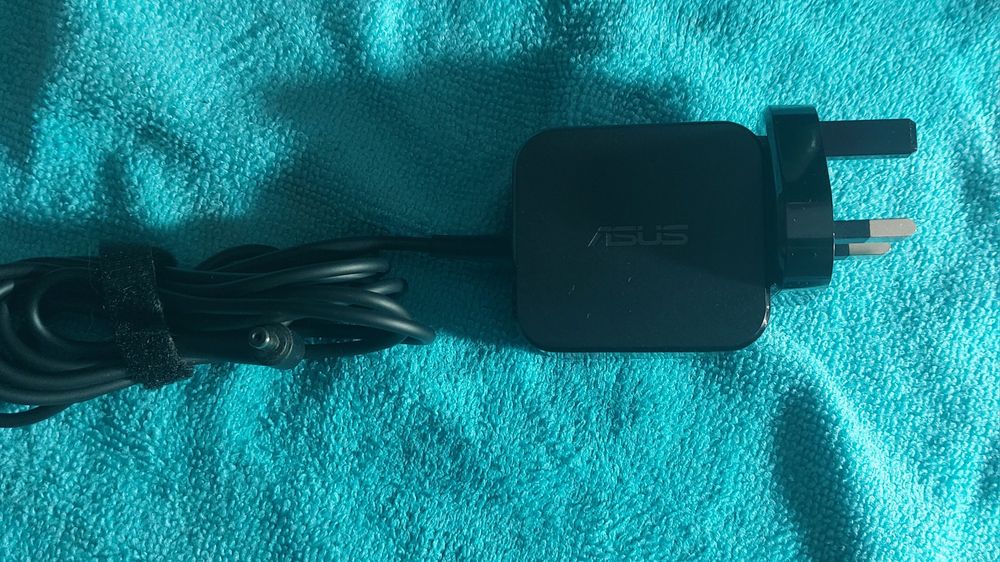 Vand incaractor laptop asus