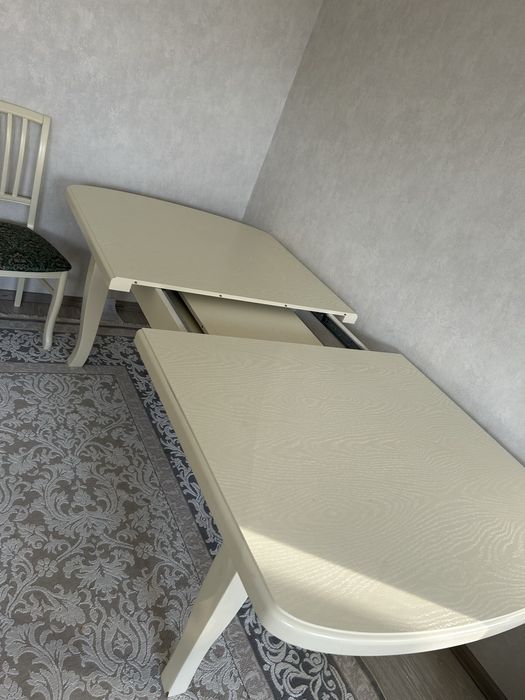 Продам стол для гостиной