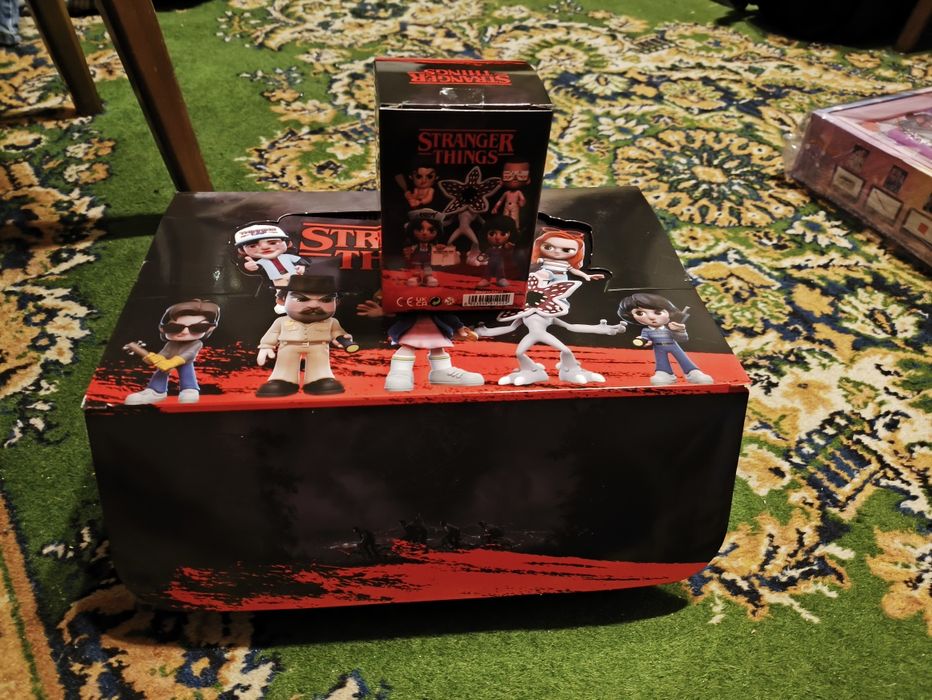 Фигурки очень странные дела