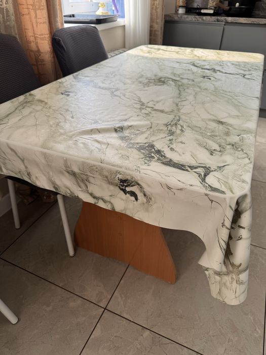 Срочно Продам кухонный стол 1,5*80