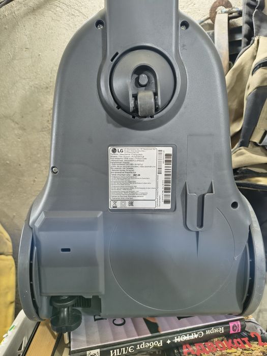 Пылесос  LG 2000 W