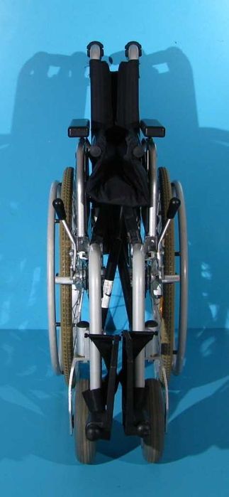 Scaun cu rotile invalizi Ibesco MD - latime sezut 43 cm