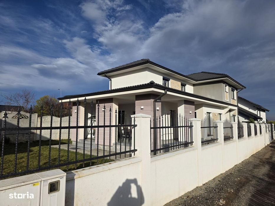 Casă nouă 4 camere, zonă liniștită, Cetate