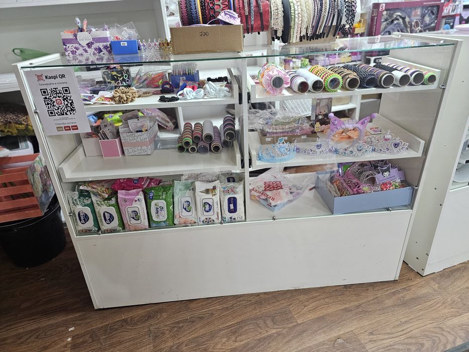 Продам 2 Витрины б/у. Цена за 2шт