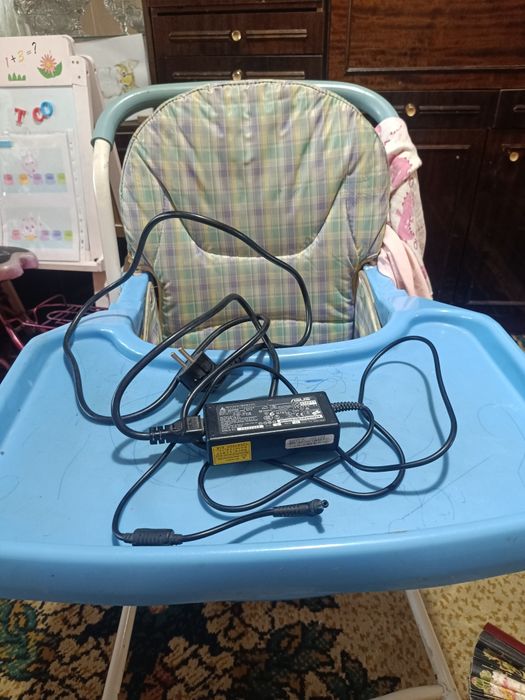 Адаптер питания для ноутбуков ASUS