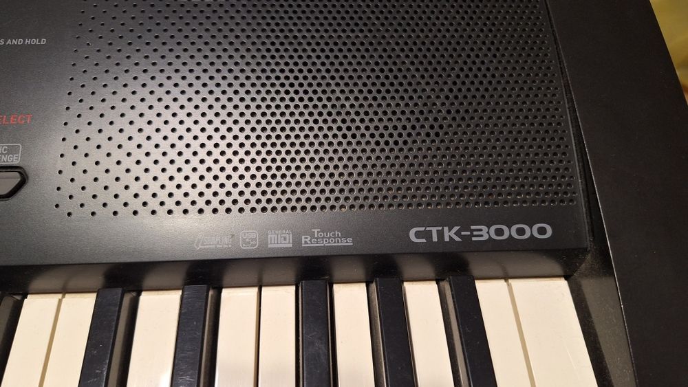 Продам синтезатор