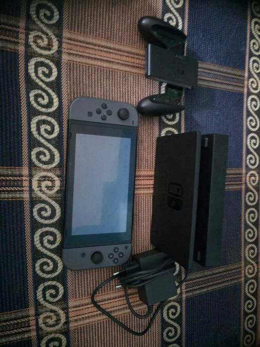 Nintendo Switch V2 + Zelda Breath of the Wild + Dock