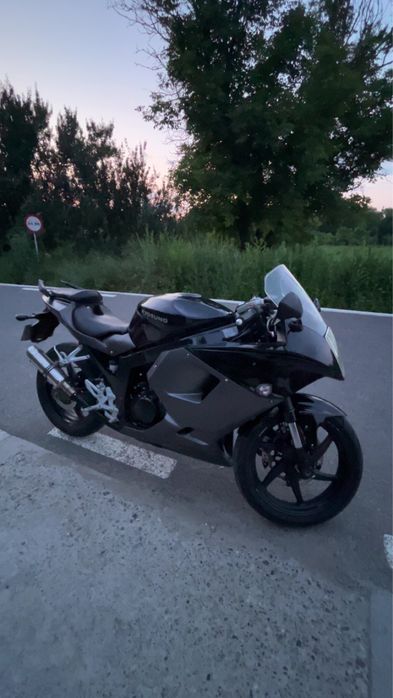 Hyosung GT 125 R