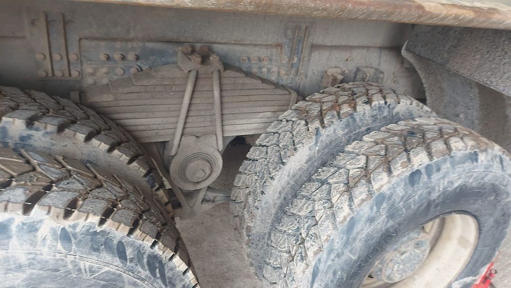 Vand autobasculanta 8x4 Volvo si autobasculanta 8x4 Mercedes Benz