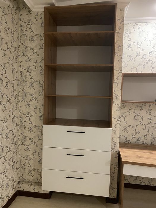 Шкаф, компьютерный стол и полки