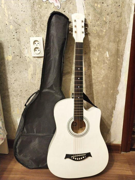 Гитара акустическая