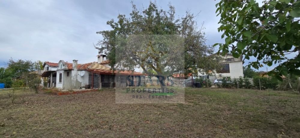 Продажба Къща гр. Аврен - с. Приселци 215m² и двор 1265m²