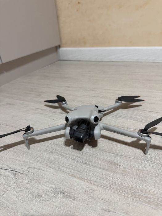 Дрон dji mini 4 pro fly more combo