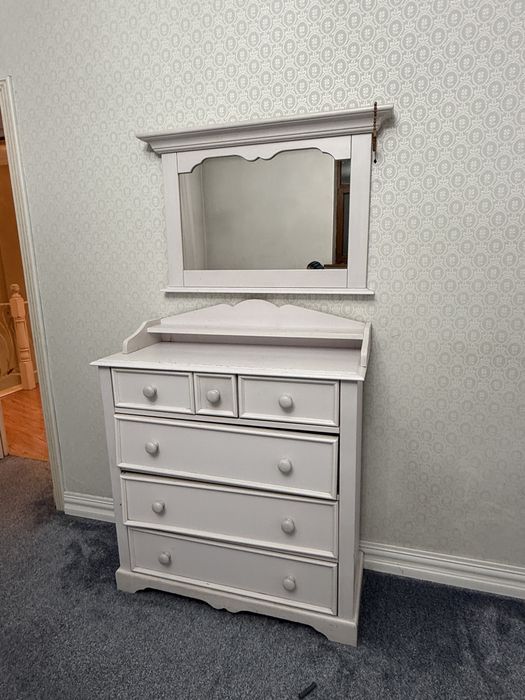 Комод с зеркалом