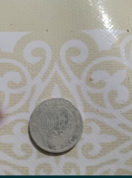 Vând moneda 1000 lei an 2001
