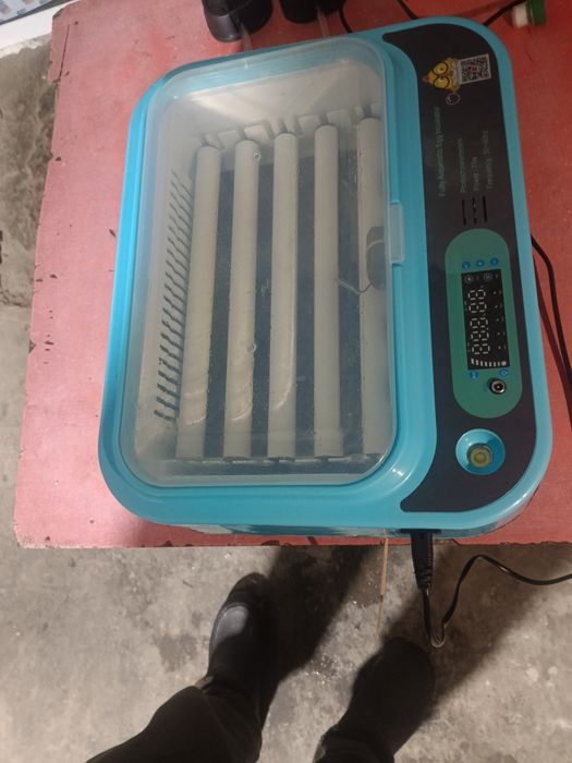 Продам инкубатор почти новый