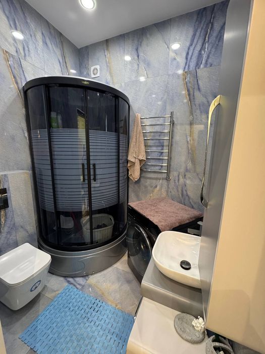 Ўзимни уймини Юнусабадск район Хотира майдони.