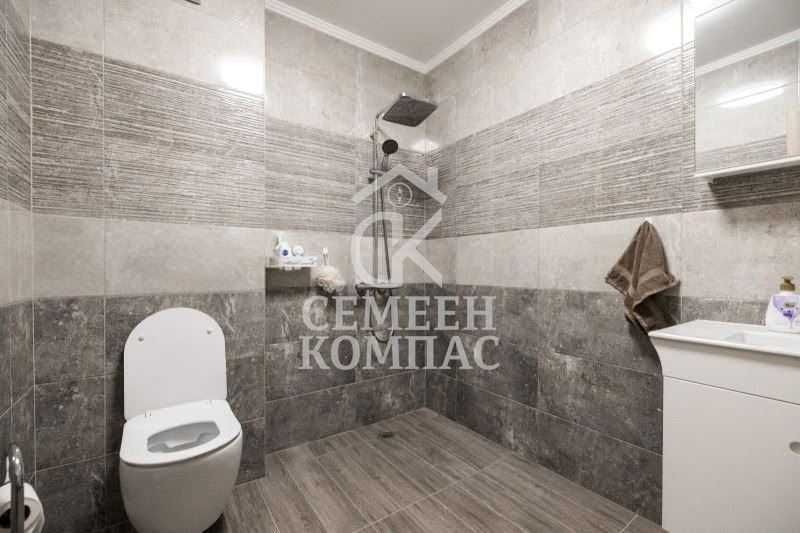 Тристаен луксозен апартамент  / Коматевско шосе