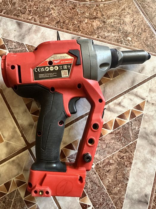 Aparat de popnituri onefprt milwaukee