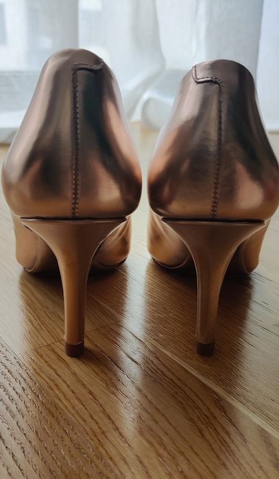 Pantofi aurii din piele naturală