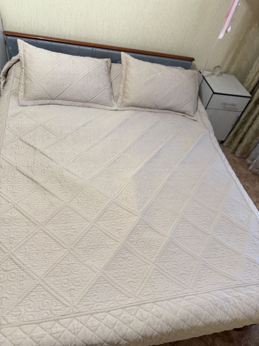 Покрывало с двумя наволочками