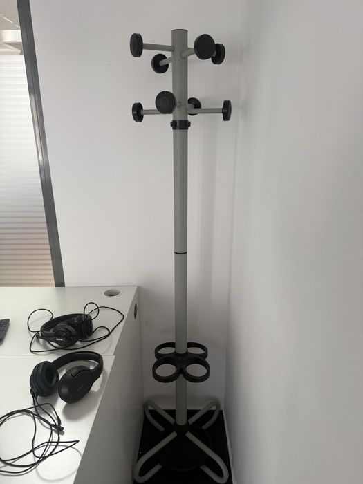 Cuier modern pentru haine