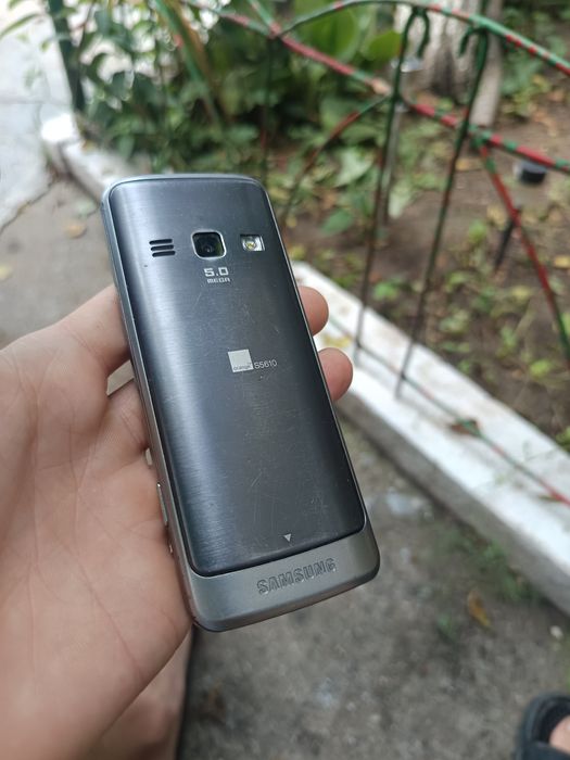 Vând telefoane pentru coletionari