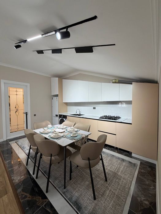 Продается 3 ком. Квартира площадью 93 кв.м. Адрес рядом с Аэропортом