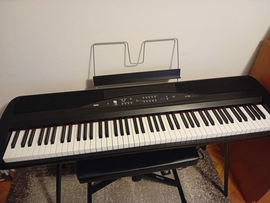 Vand pian digital Korg